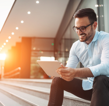 Seurantapalvelua hyödyntämällä yritys saa ajantasaista tietoa asiakkaidensa maksukyvyn kehityksestä.